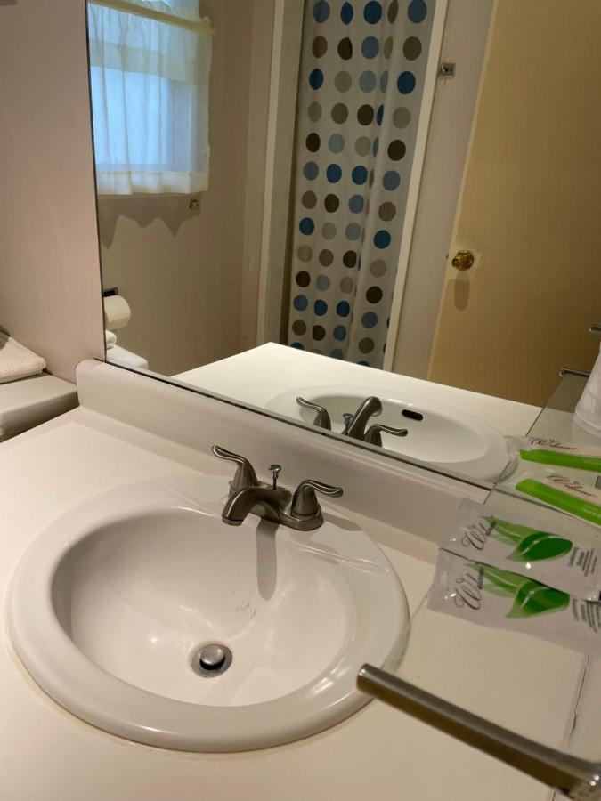 Red Bluff Inn Екстериор снимка