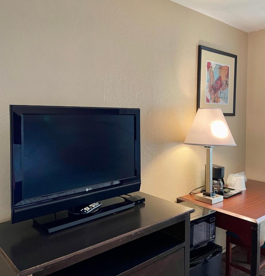 Red Bluff Inn Екстериор снимка